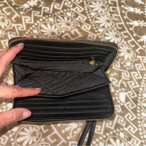 Steve Madden Zippy Black Zip Around Organizer Wallet - Picture 6 of 9